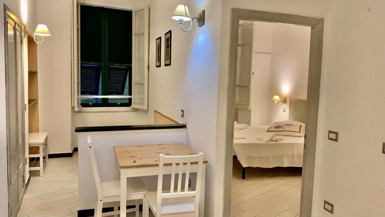 Via Mazzini - Francamaria Rooms เวอนาซซา ภายนอก รูปภาพ