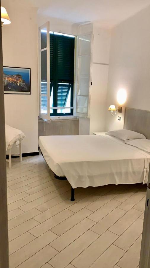 Via Mazzini - Francamaria Rooms เวอนาซซา ภายนอก รูปภาพ