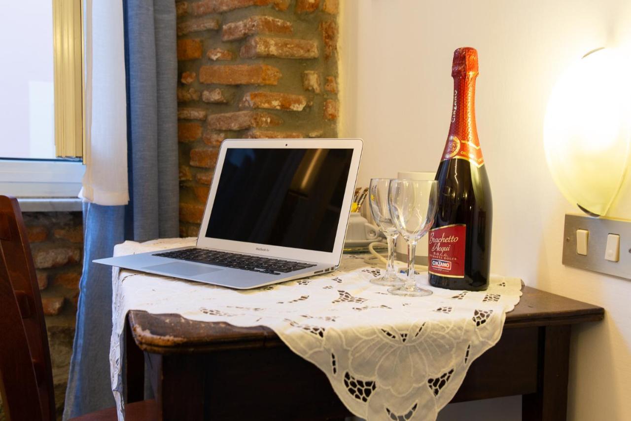Via Mazzini - Francamaria Rooms เวอนาซซา ภายนอก รูปภาพ