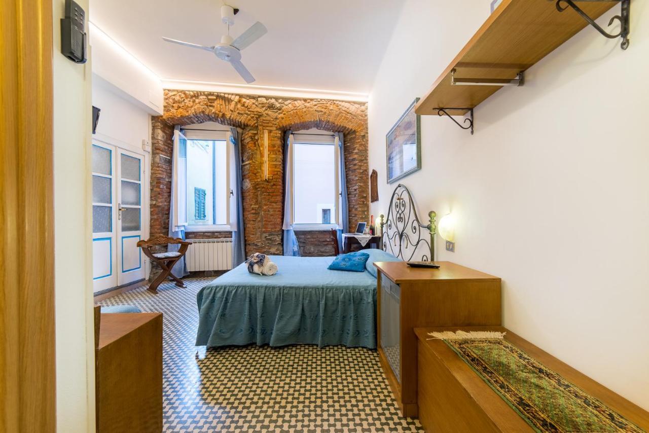 Via Mazzini - Francamaria Rooms เวอนาซซา ภายนอก รูปภาพ