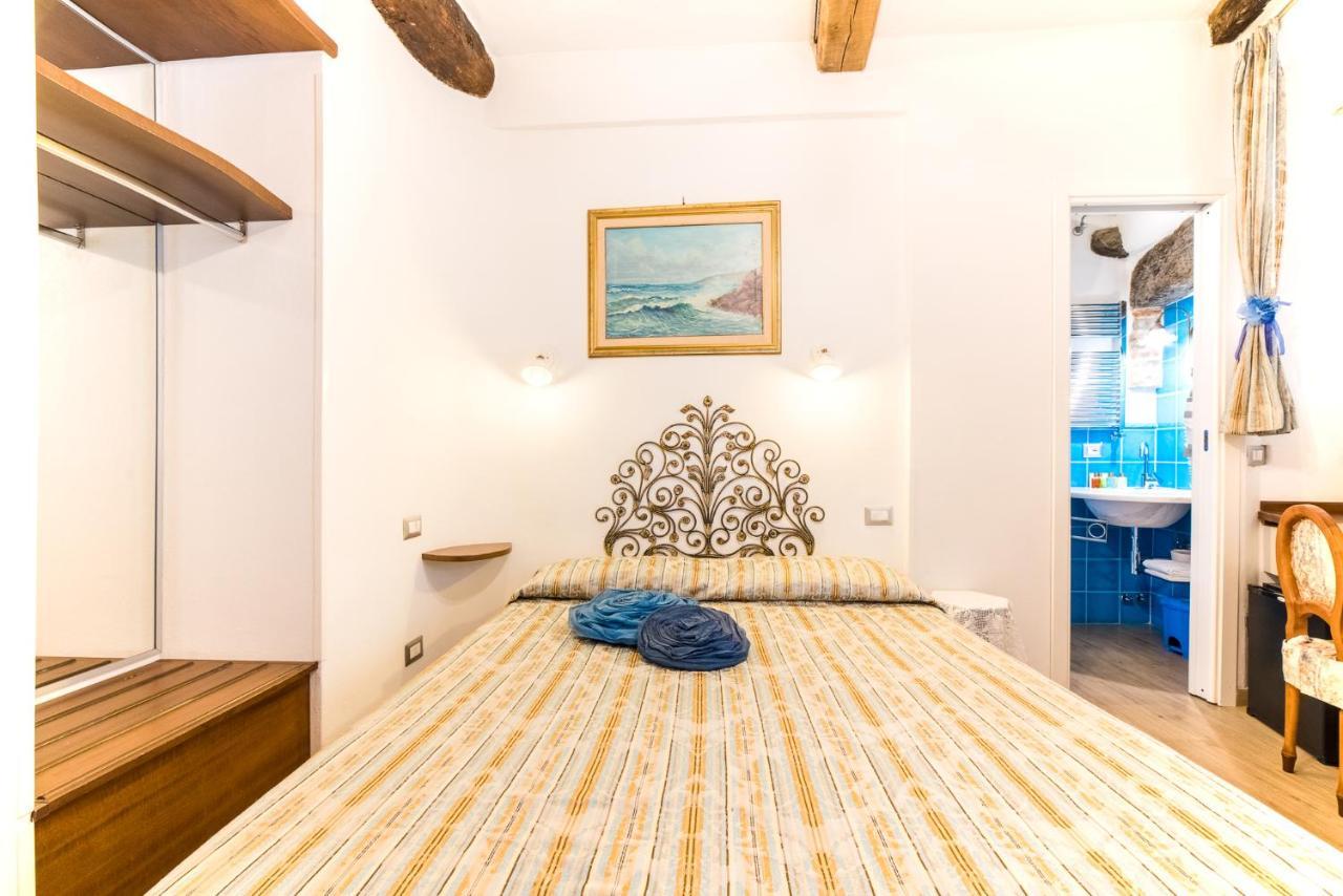Via Mazzini - Francamaria Rooms เวอนาซซา ภายนอก รูปภาพ