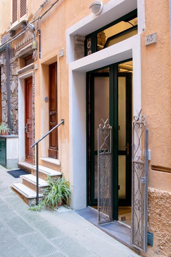 Via Mazzini - Francamaria Rooms เวอนาซซา ภายนอก รูปภาพ