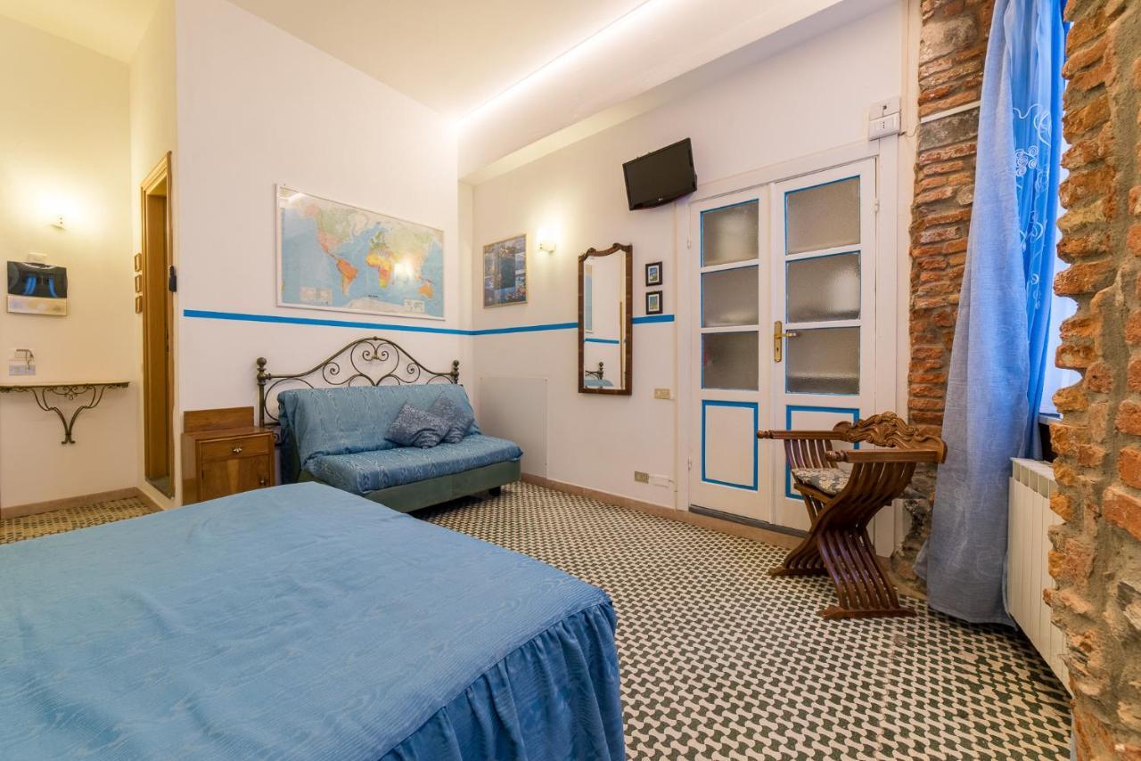 Via Mazzini - Francamaria Rooms เวอนาซซา ภายนอก รูปภาพ