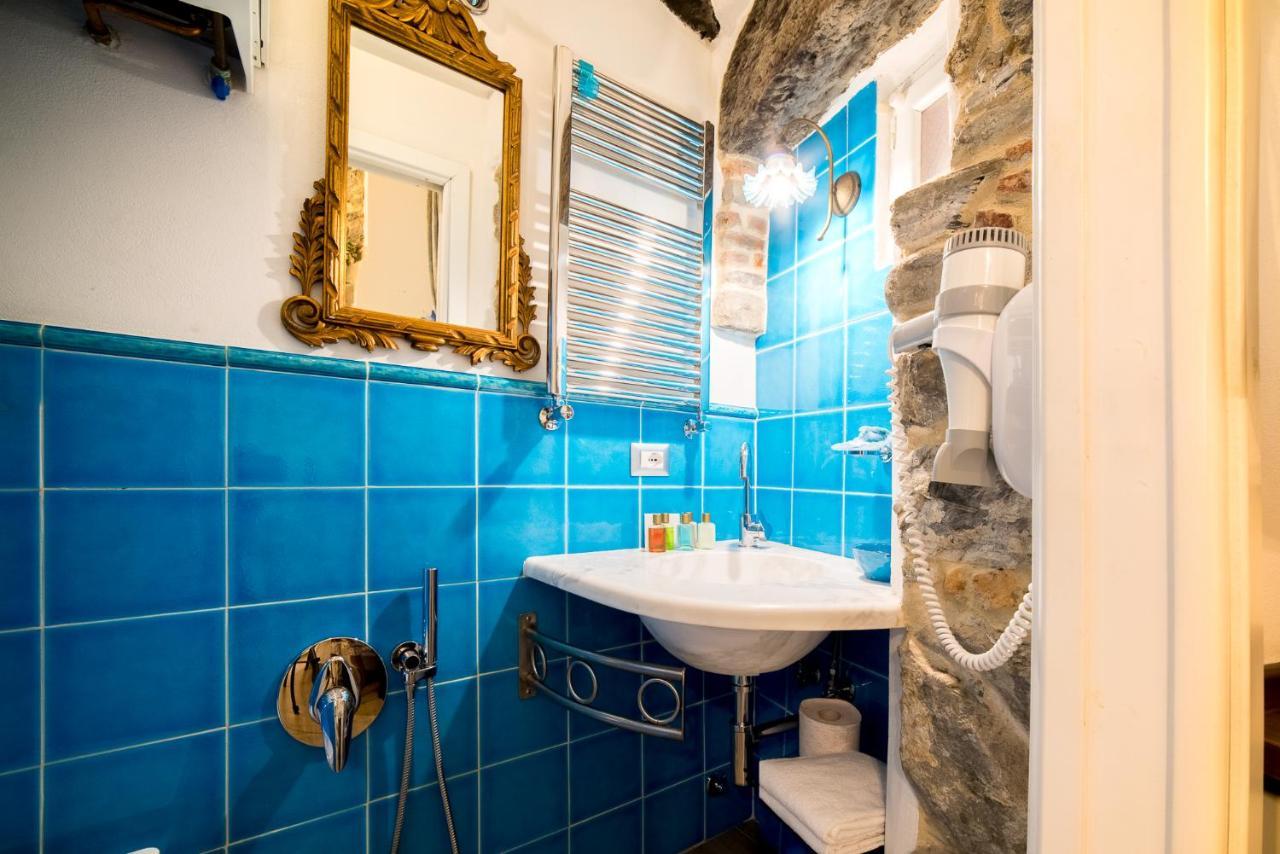 Via Mazzini - Francamaria Rooms เวอนาซซา ภายนอก รูปภาพ