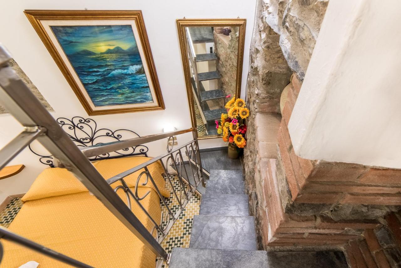 Via Mazzini - Francamaria Rooms เวอนาซซา ภายนอก รูปภาพ