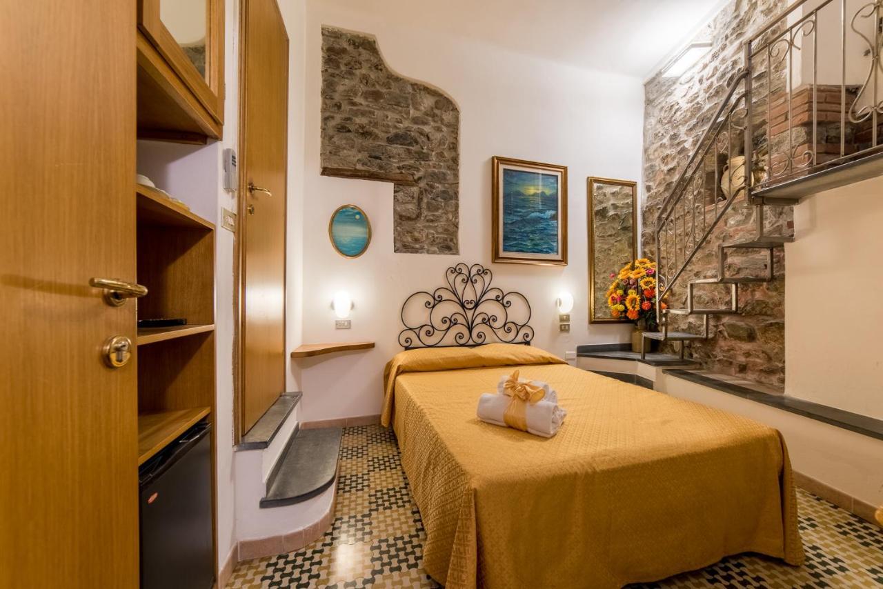 Via Mazzini - Francamaria Rooms เวอนาซซา ภายนอก รูปภาพ