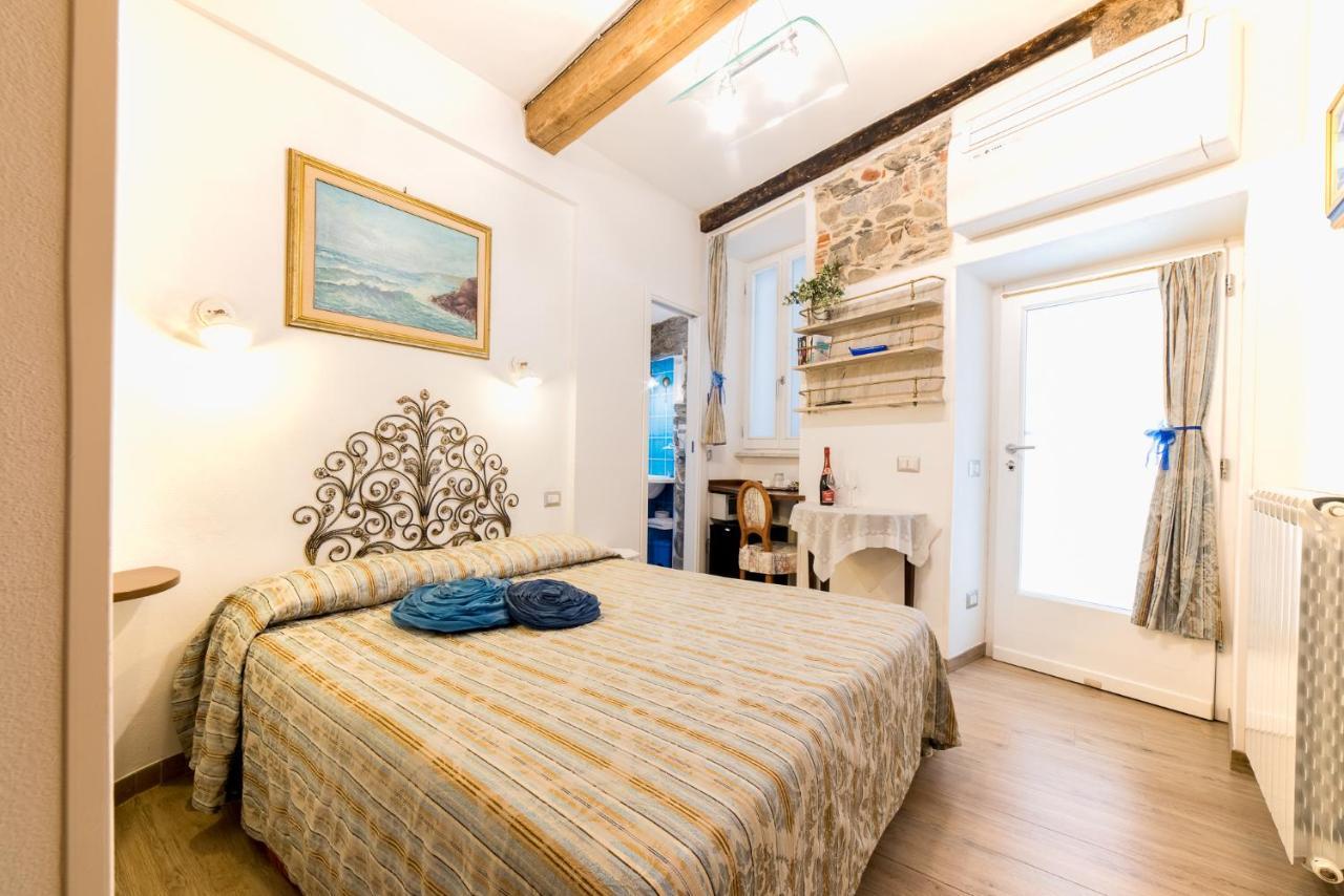 Via Mazzini - Francamaria Rooms เวอนาซซา ภายนอก รูปภาพ