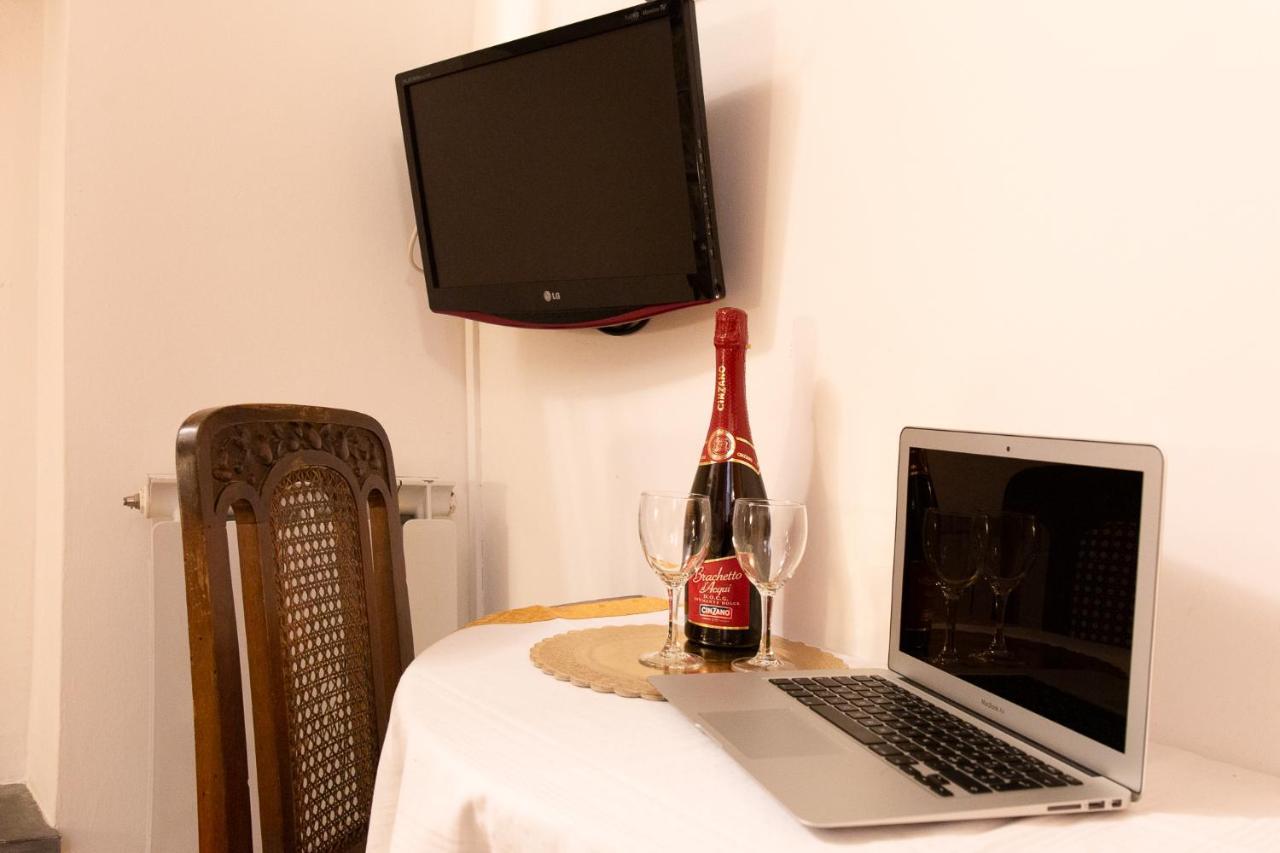 Via Mazzini - Francamaria Rooms เวอนาซซา ภายนอก รูปภาพ